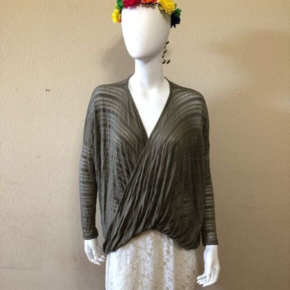 Bobeau Shadow Stripe Faux Wrap Top Size Medium - Picture 2 of 8